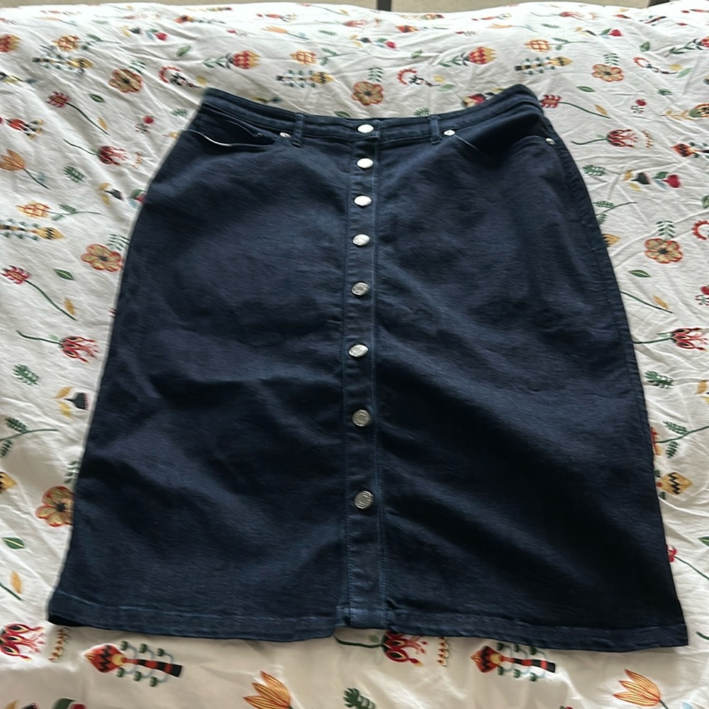 Banana Republic Dark Rinse Jean Skirt SZ: 10 TO BE DONATED 5/21